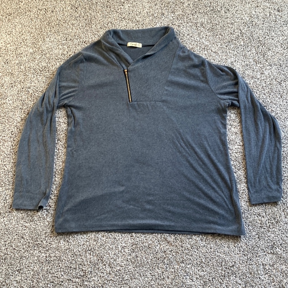 Cyanstyle size XL shirt cute comfortable and fashionable.  Some slight pilling